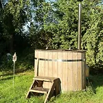 Autarker Schaeferwagen Mit Kamin Ganzjaehrig Nutzbar 公寓