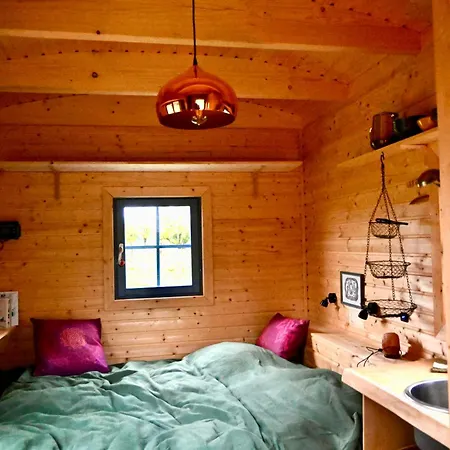 Autarker Schaeferwagen Mit Kamin Ganzjaehrig Nutzbar *