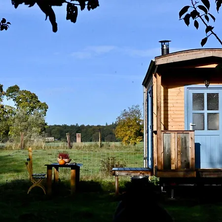 Autarker Schaeferwagen Mit Kamin Ganzjaehrig Nutzbar Dargun